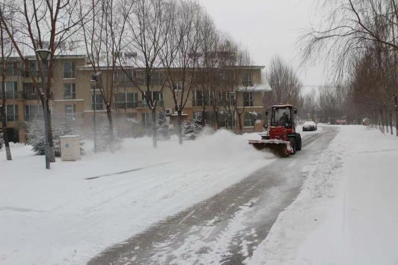 多功能滾刷式掃雪車